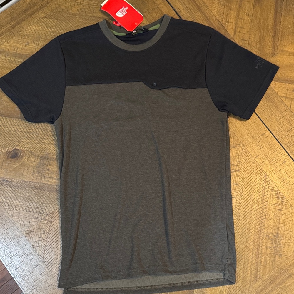 The North Face Flash Dry Black and Olive Short Sleeve Tee NWT